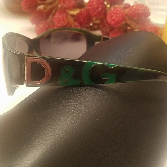 Dolce and Gabbana sunglasses - Picture 2 of 5